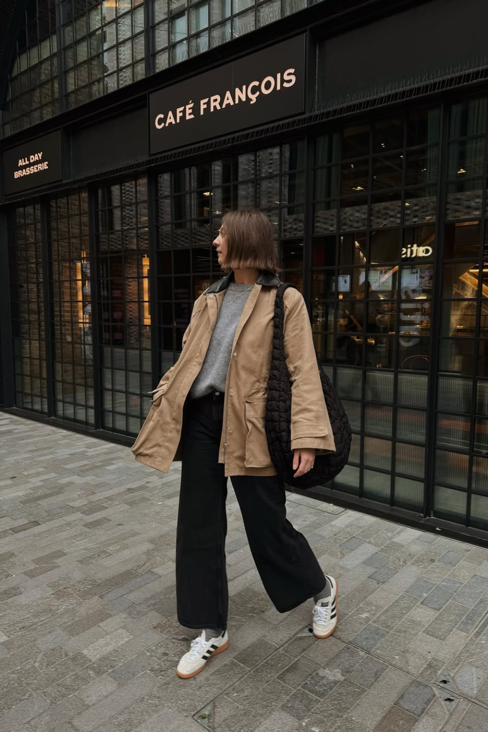 @rachael__keegan wears black jeans, jacket, suede trainers