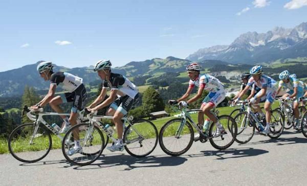 The peloton is never far from the mountains