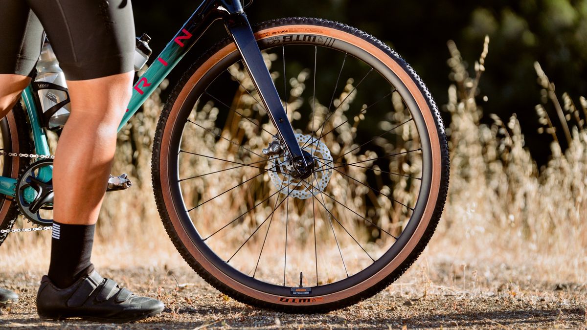 gravel carbon wheels 