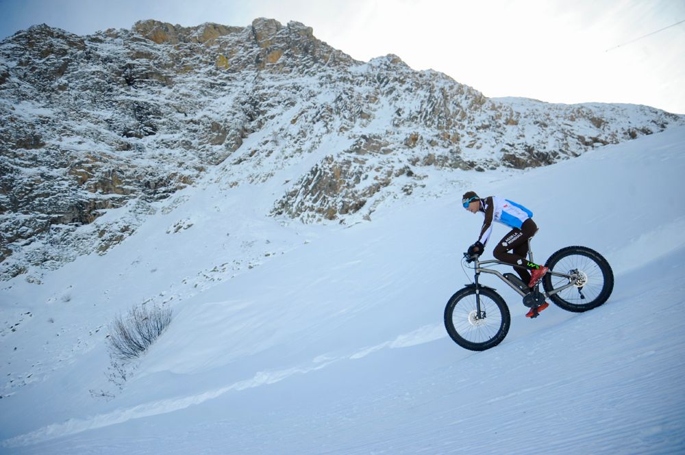 Benoit Cosnefroy on the fat-bike