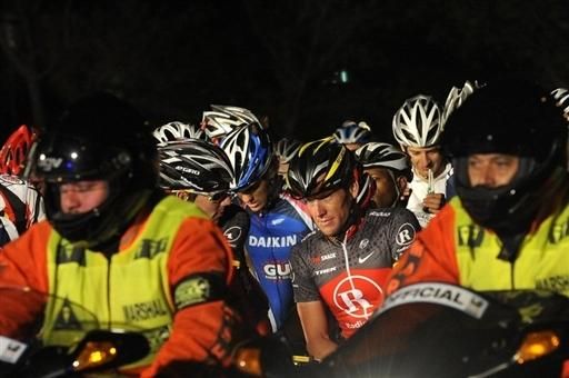 Lance Armstrong lines up behind the security motos for the Cape Argus race.