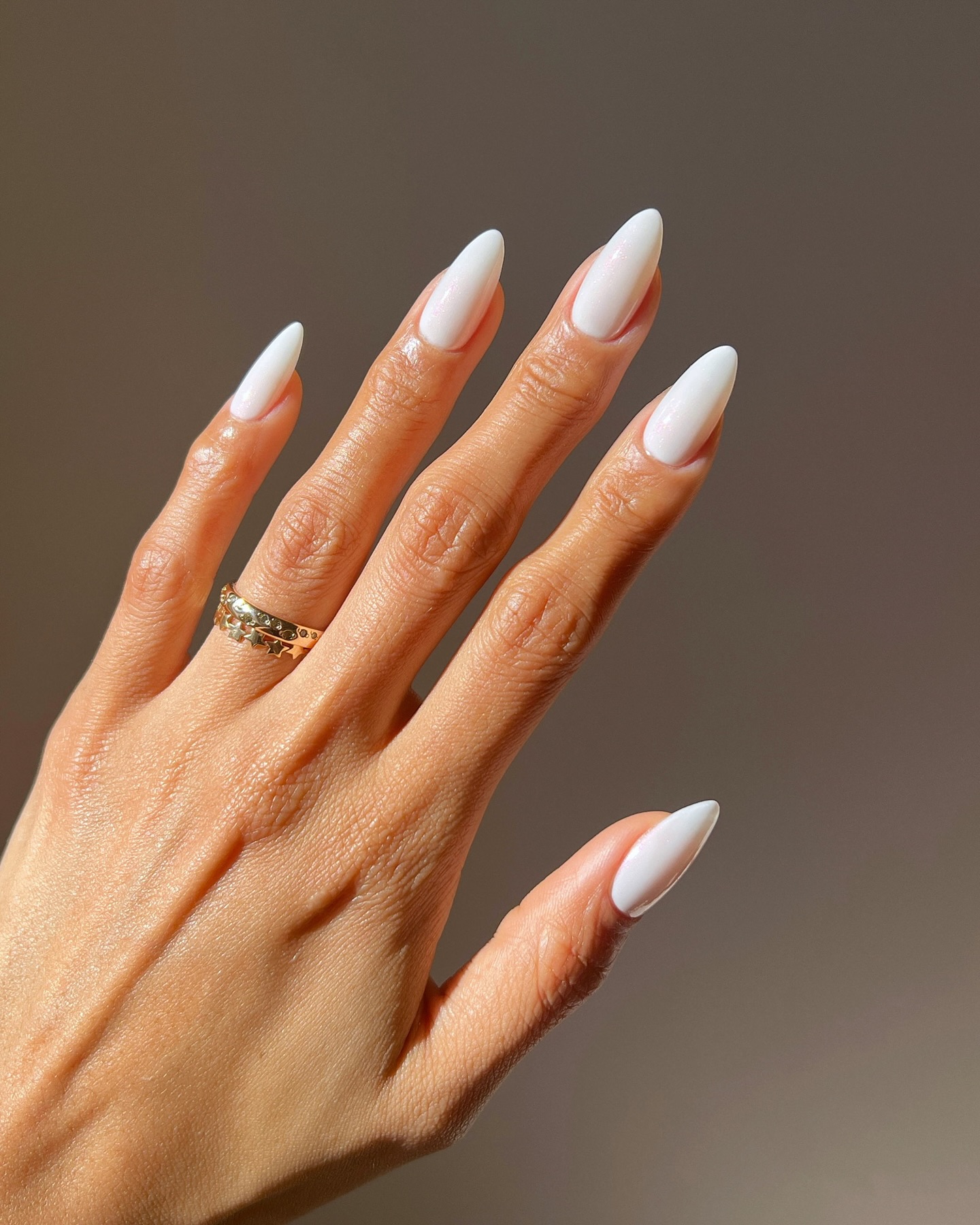 colori classici per unghie bianco latte
