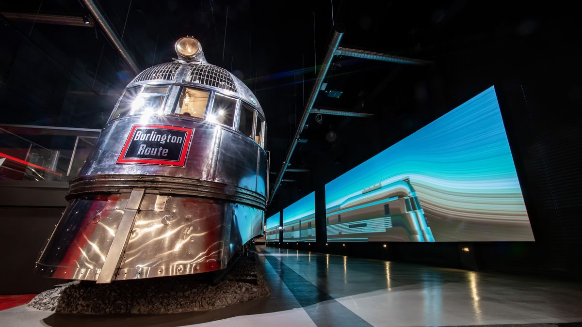 Pioneer Zephyr exhibition at Chicago&#039;s Museum of Science and Industry