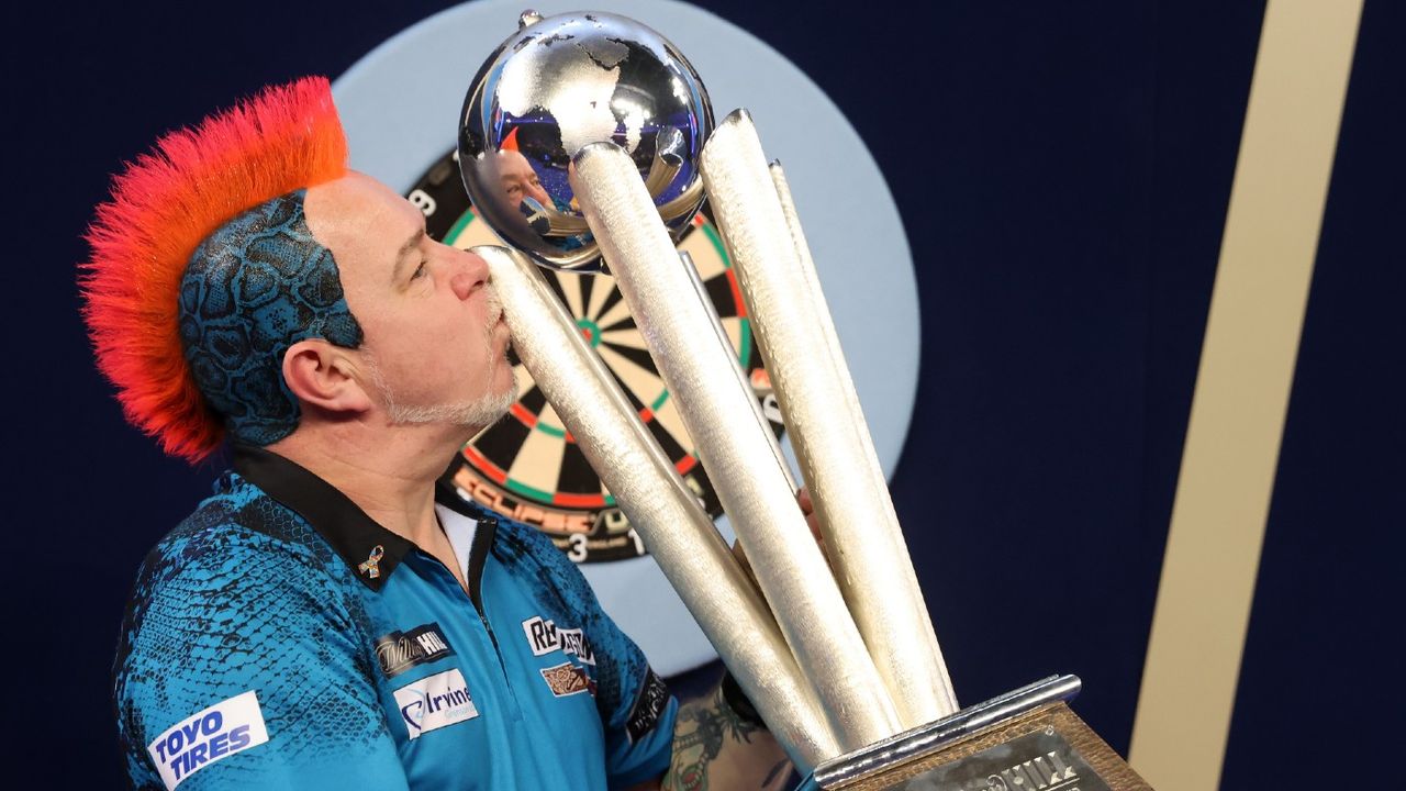 Peter ‘Snakebite’ Wright celebrates his win at the 2022 World Darts Championship 