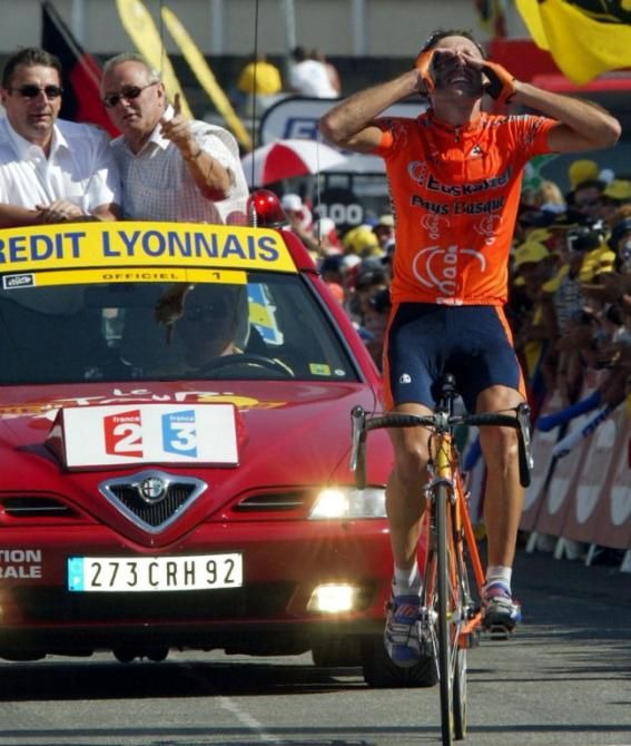 Iban Mayo takes a famous win at Alpe d'Huez in 2003