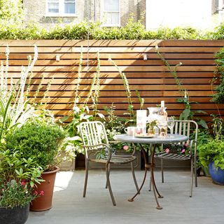 garden area with table and wooden fence