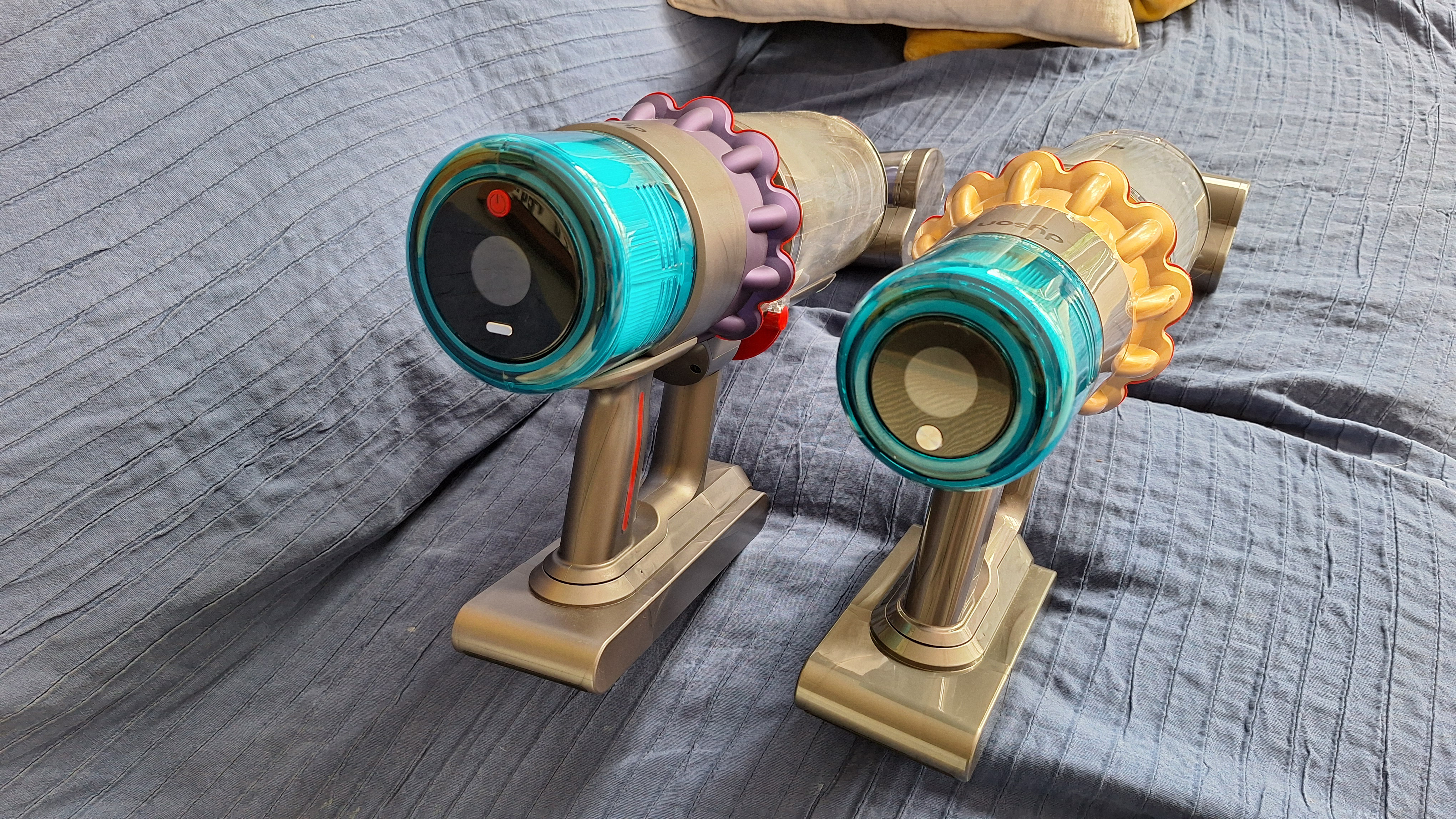 Dyson V15 Detect vs Gen5detect vacuum cleaners