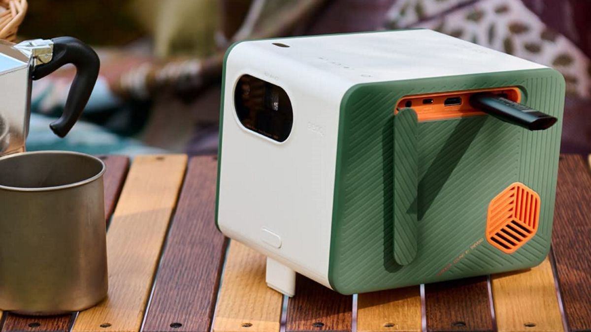 Best outdoor projector 2022 liven up your backyard parties with the