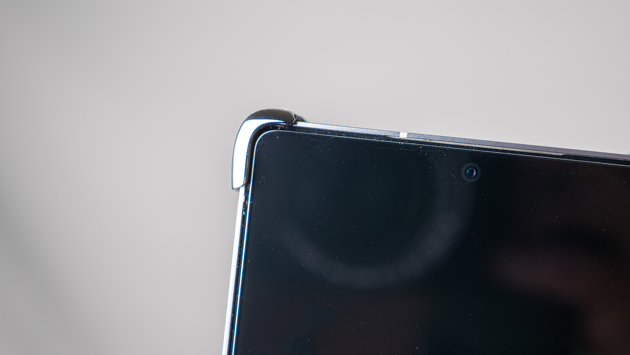 The Aluminum Graphite Arc Pulse case for the Samsung Galaxy S25 Ultra