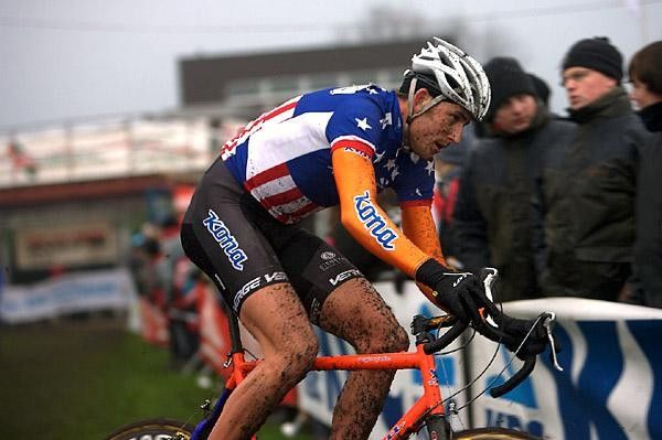 Trebon riding in the mud and cool weather at Loenhut