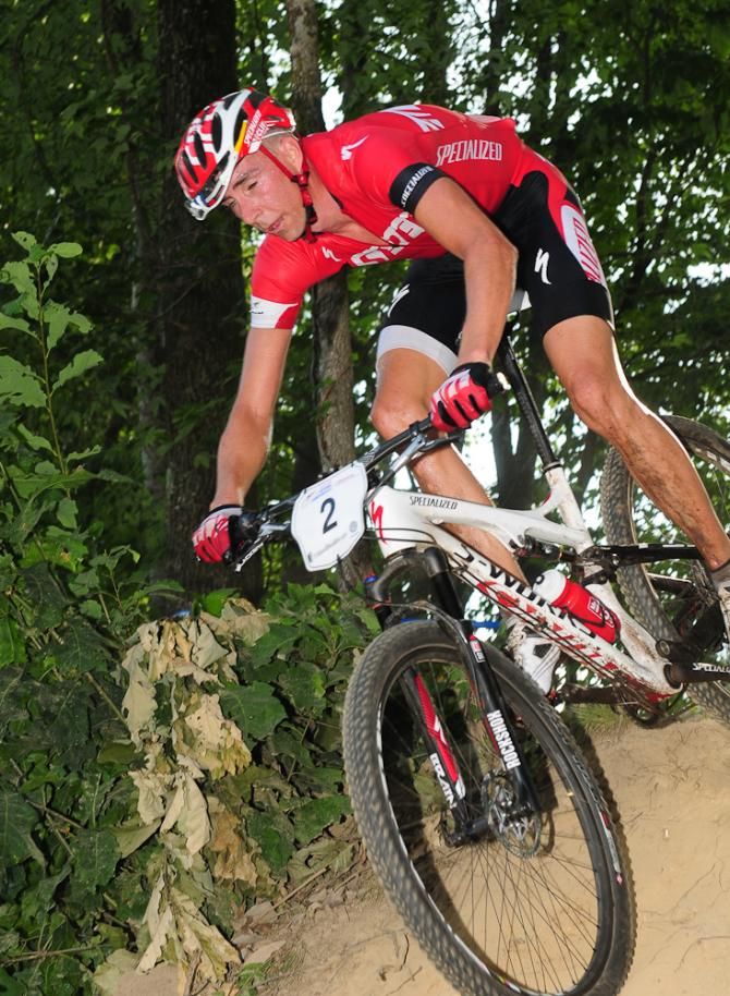 Todd Wells (Specialized) struggling to stay with a surging Stephen Ettinger