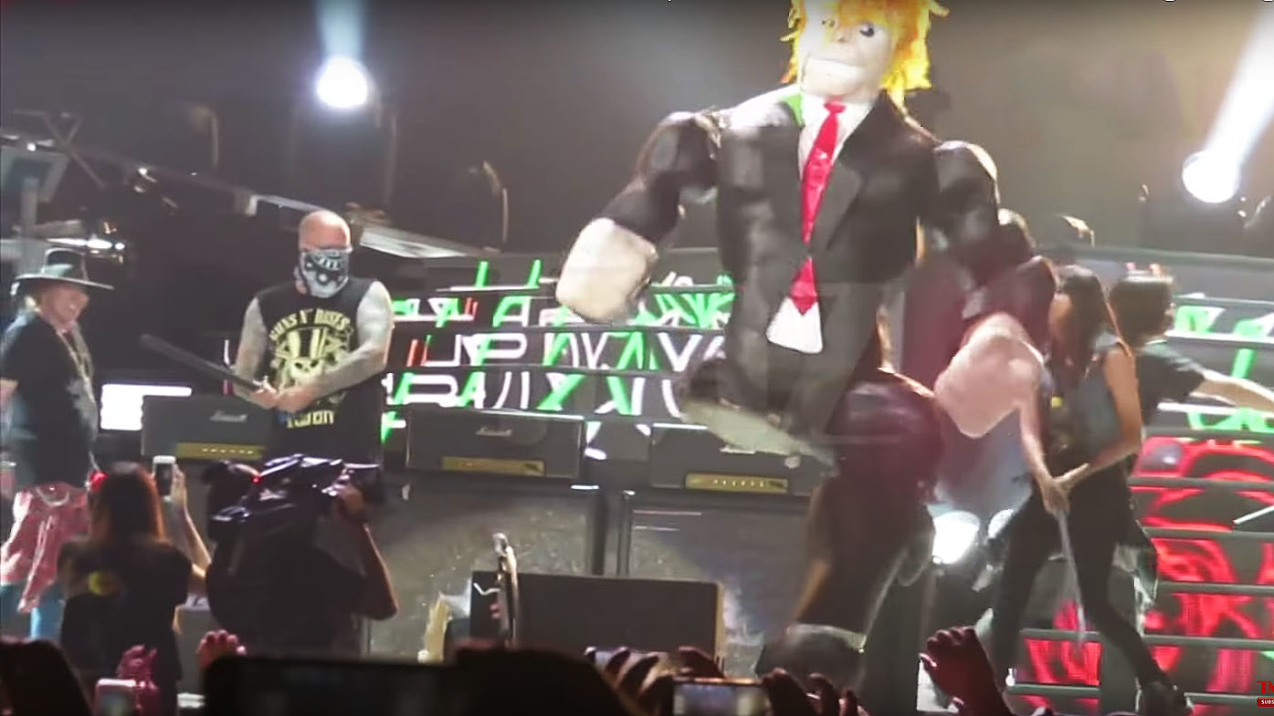 guns n&#039; roses concert with donald trump effigy