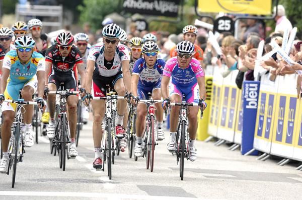 Vitaliy Buts (Lampre-Farnese Vini), Mauricio Soler (Caisse d'Epargne) and Staf Scheirlinckx (Omega Pharma-Lotto) finish in a group 1:11 down.