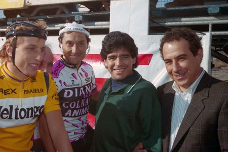 Diego Maradona with former world champions Maurizio Fondriest and Giuseppe Saronni at the start of Tirreno-Adriatico in 1990.