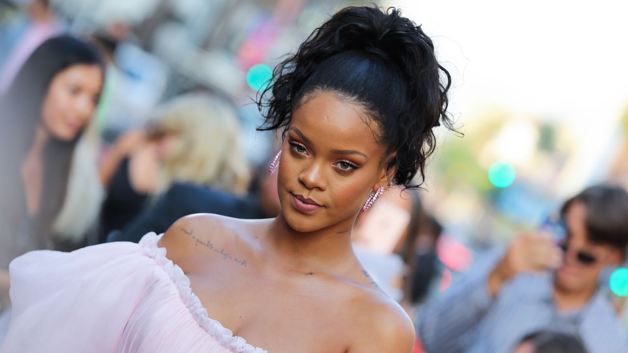 hairstyles for oval faces 2019 Rihanna