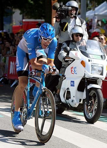 George Hincapie (Discovery) drives for the line