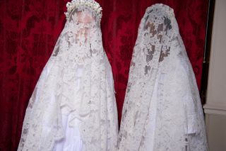 2 Girls in white veil