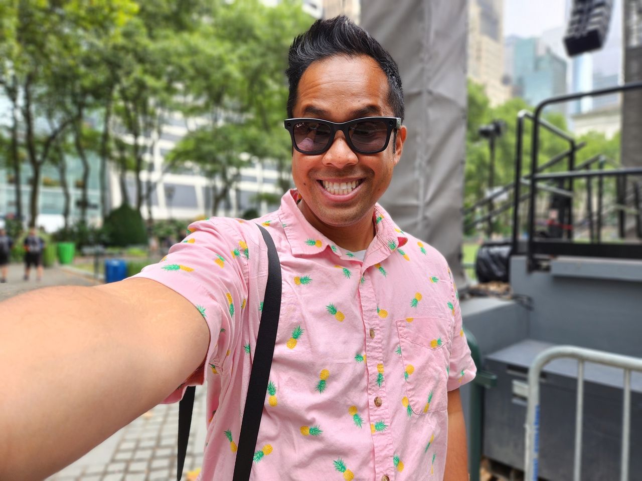 Samsung Galaxy Z Fold 4 portrait sample.