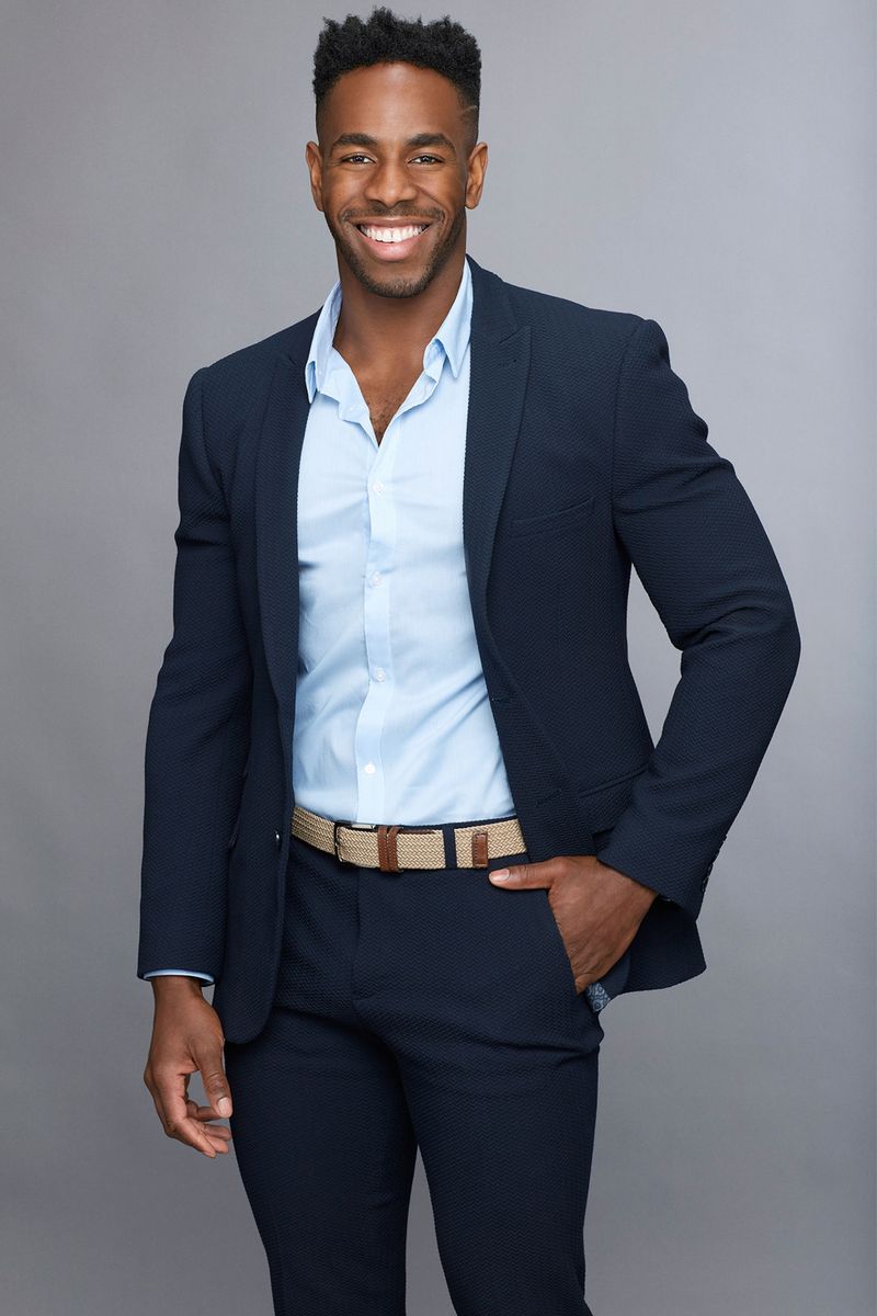 Clothing, Brown, Dress shirt, Collar, Sleeve, Pocket, Shoulder, Shirt, Textile, Standing,