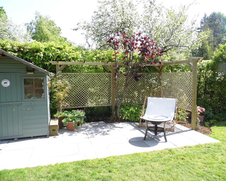 Cheap garden shelter ideas 11 budgetfriendly structures Gardeningetc