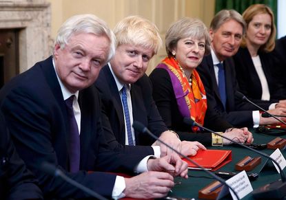 Boris Johnson argues for Trump to meet Queen. 