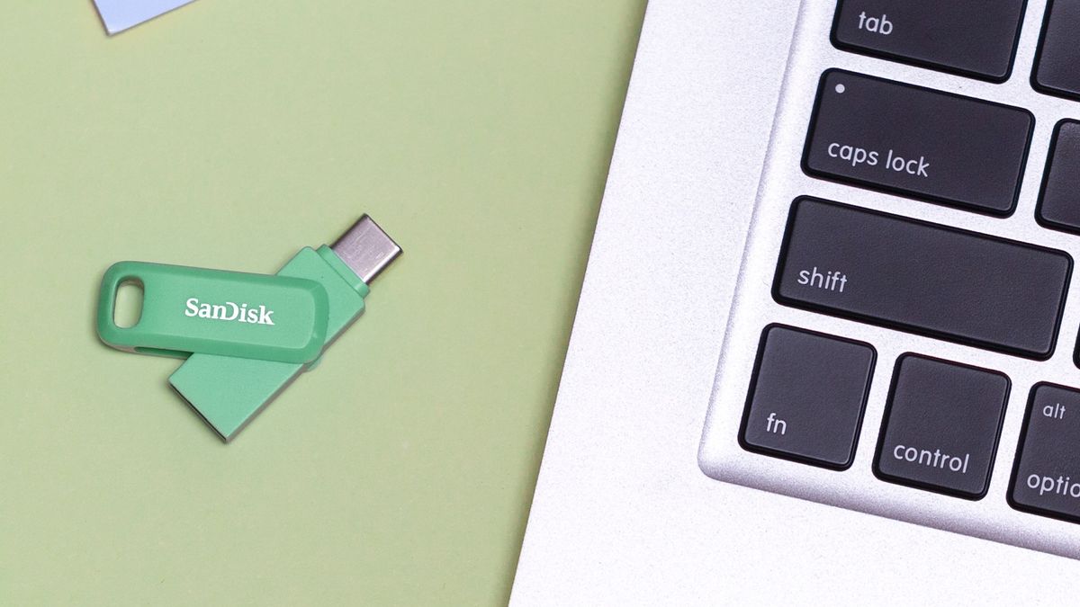 This SanDisk flash drive has USB-C and Lightning connectors for