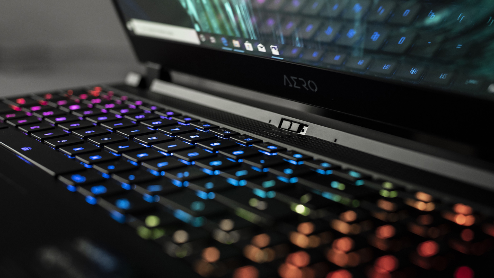 AORUS AERO 15 OLED