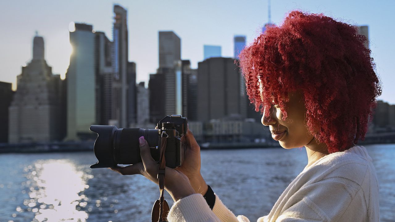 Nikon Z 35mm f/1.4 lens in action on city streets