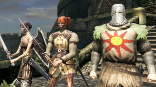 Two players holding their sworsd and standing next to a character from Dark Souls Remastered using the Seamless co-op mod