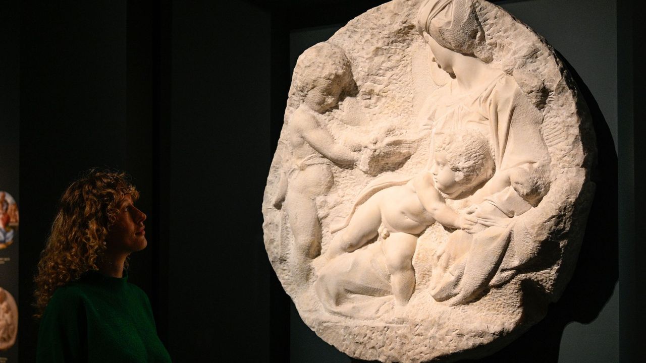 Marble Taddei Tondo by Michelangelo Buonarroti 