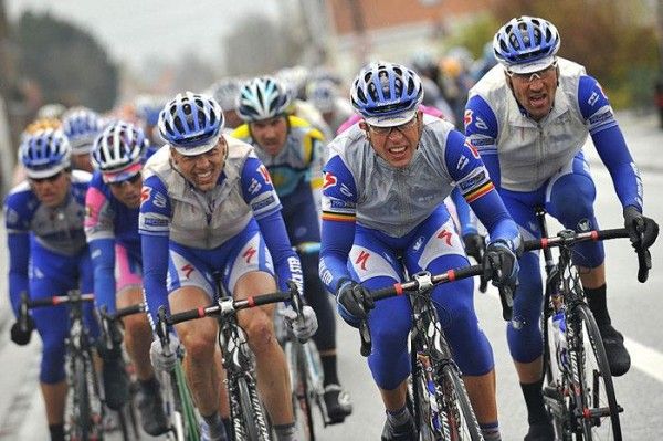 The Quick Step team chasing to no avail after the peloton split.