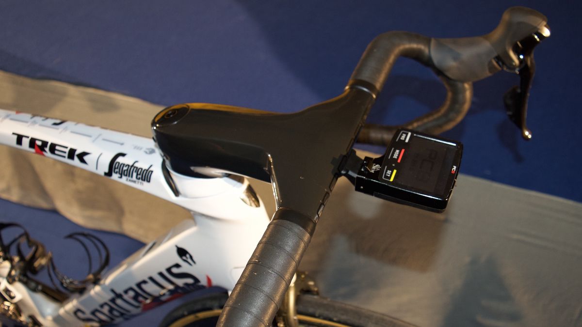 The one-piece carbon stem and handlebars provide stiffness and aerodynamic gains.