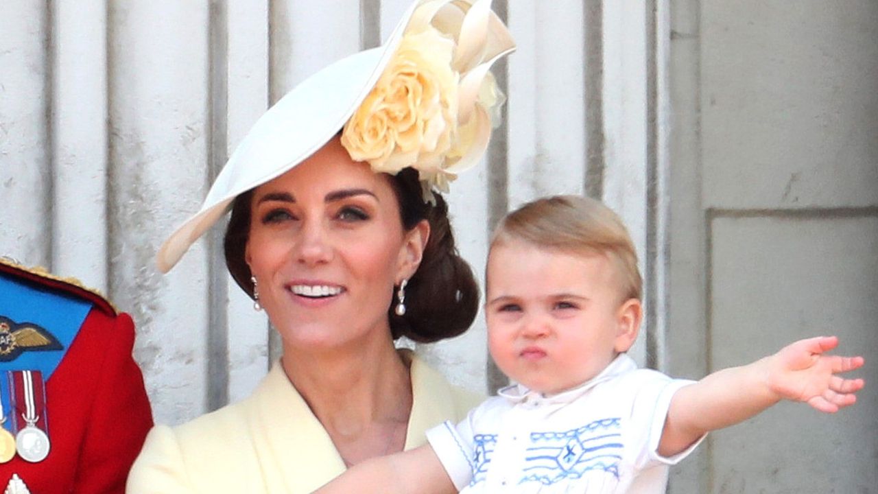 LONDON, ENGLAND - JUNE 08: Prince William, Duke of Cambridge, Prince George, Princess Charlotte, Catherine, Duchess of Cambridge, Prince Louis and Camilla, Duchess of Cornwall during Trooping The Colour, the Queen&#039;s annual birthday parade, on June 08, 2019 in London, England. (Photo by Chris Jackson/Getty Images)