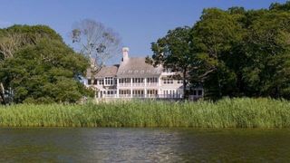 Water, Bank, House, Waterway, River, Natural landscape, Property, Estate, Lake, Home,