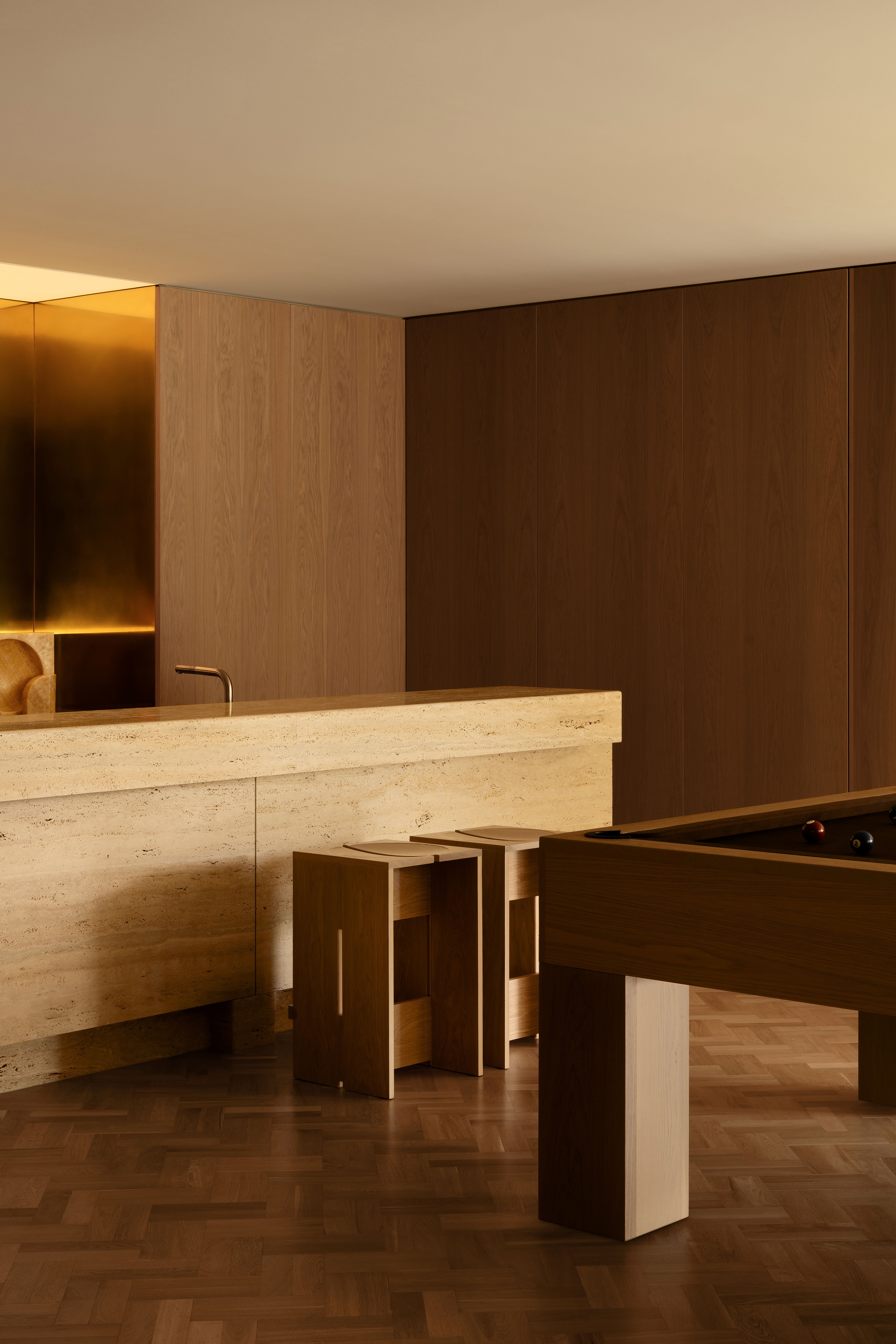 Minimalist kitchen / dining space