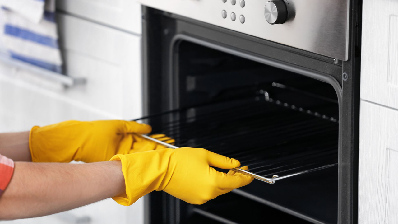 how to clean an oven