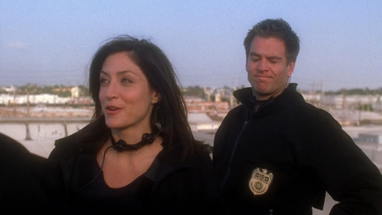DiNozzo flinching before Kate gets shot in NCIS Season 2 finale