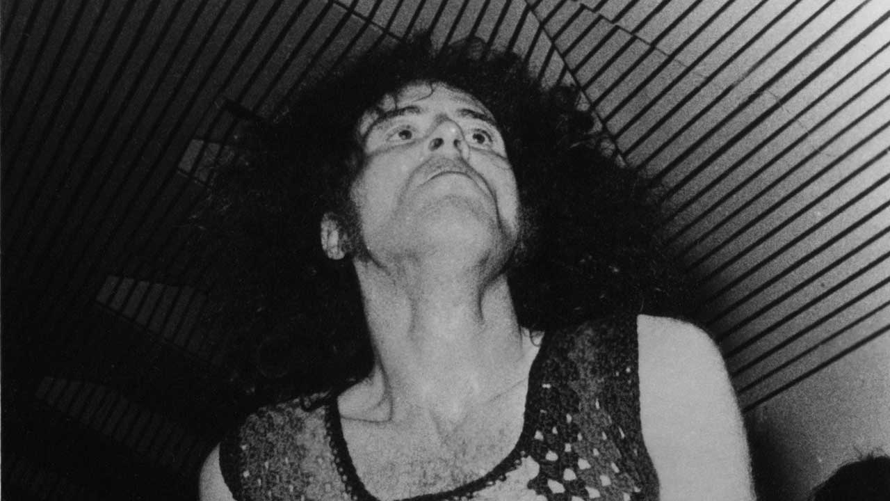 Robert Calvert onstage in 1977