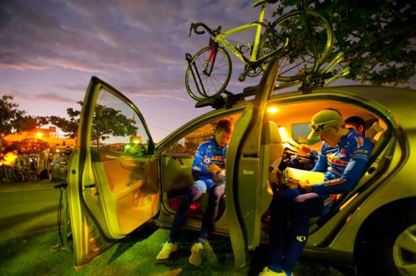 Riders prepared for the race in early morning .