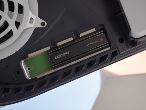 Samsung 980 Pro SSD inside PS5