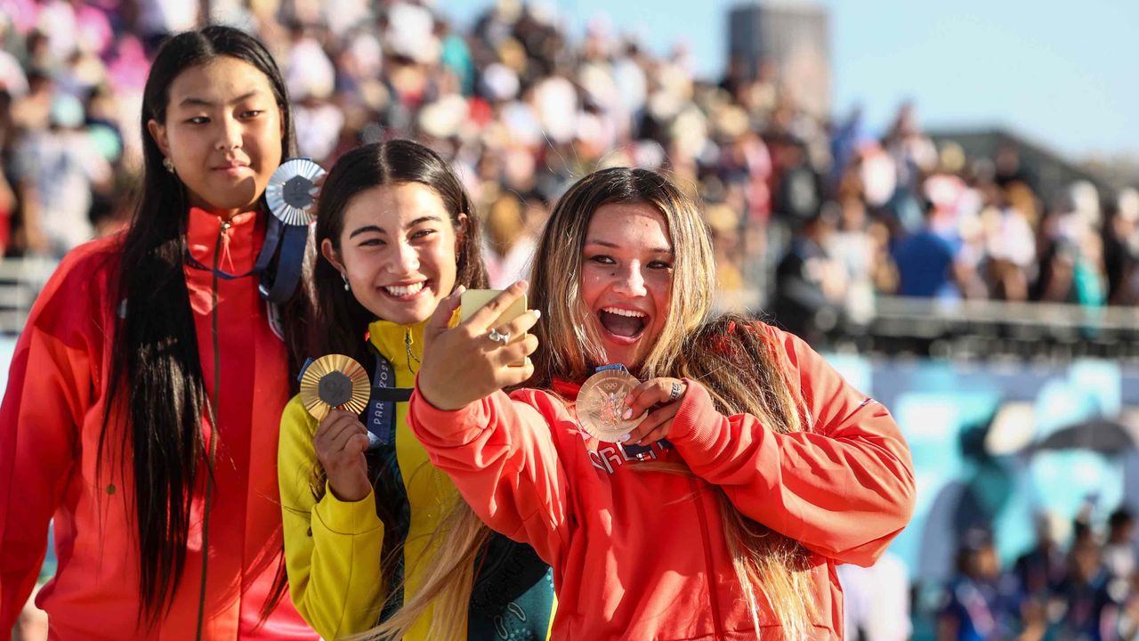 PARIS, FRANCE &ndash; JULY 28: Team Samsung Galaxy&rsquo;s Rayssa Leal (Brazil) takes a victory selfie with the Samsung Galaxy Z Flip6 Olympic Edition with gold medalist Coco Yoshizawa of Japan (C) and silver medalist Liz Akama of Japan (L) after winning bronze in the Women&rsquo;s Street Skateboarding final at Paris 2024 on July 28th, 2024. (Photo by Samsung/Getty Images)