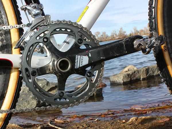 The SRAM Red crank is fitted with 'cross-specific 39/46T rings.
