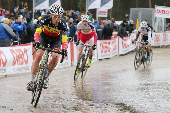 Sven Nys flies around the course