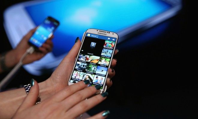 The Galaxy S4 didn&amp;#039;t blink when overloaded with a video, taking a picture, using Facebook, and other apps.