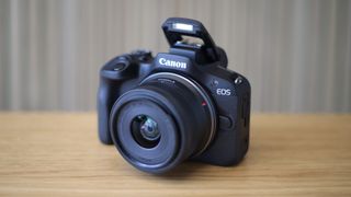 Canon EOS R100 camera is one of the best cheap cameras for beginners