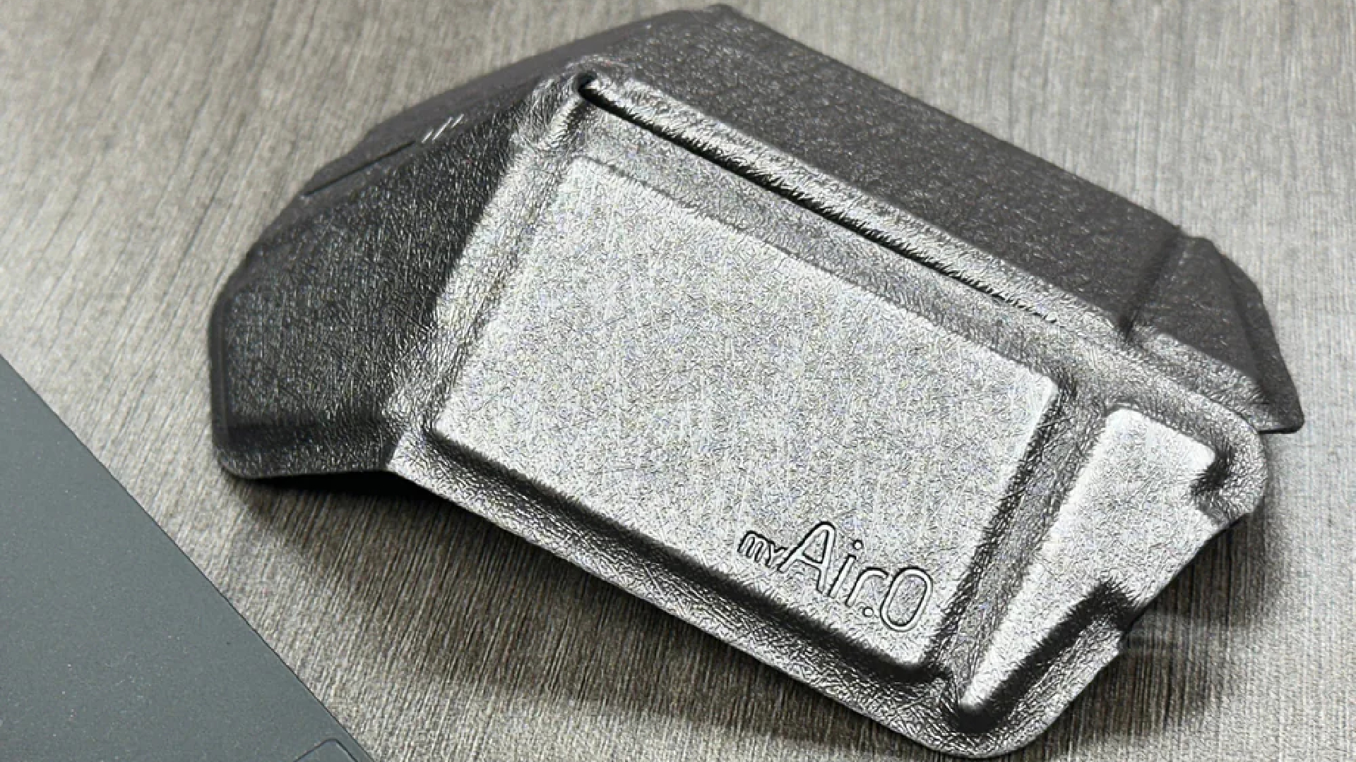 A close up of a myAir.0 OriMouse