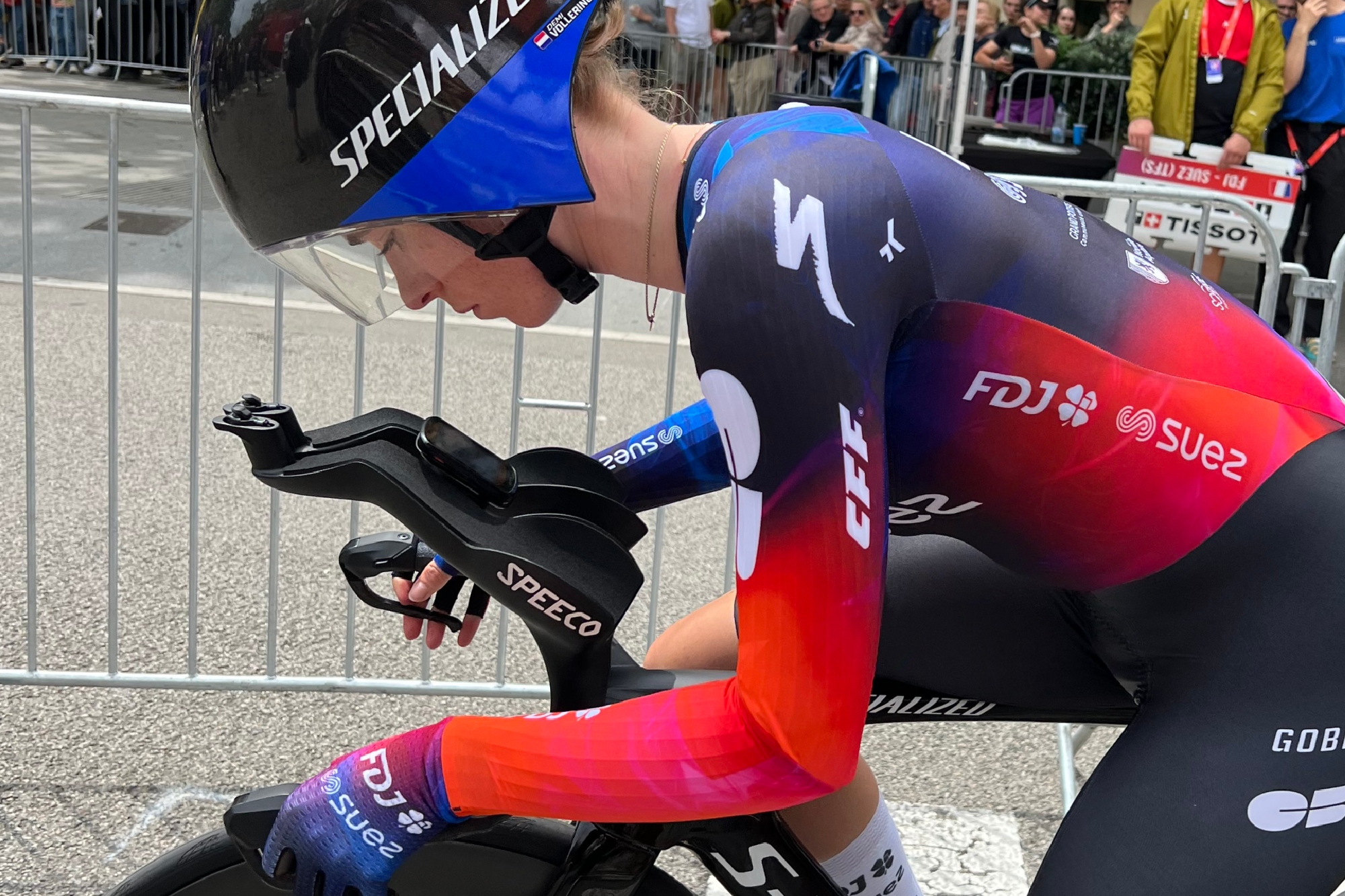 Demi Vollering at the Vuelta Femenina showing her Speeco bars