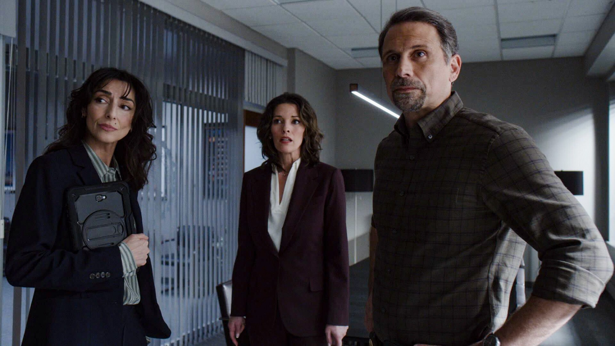 Nikki standing next to Isobel and Jubal on FBI.