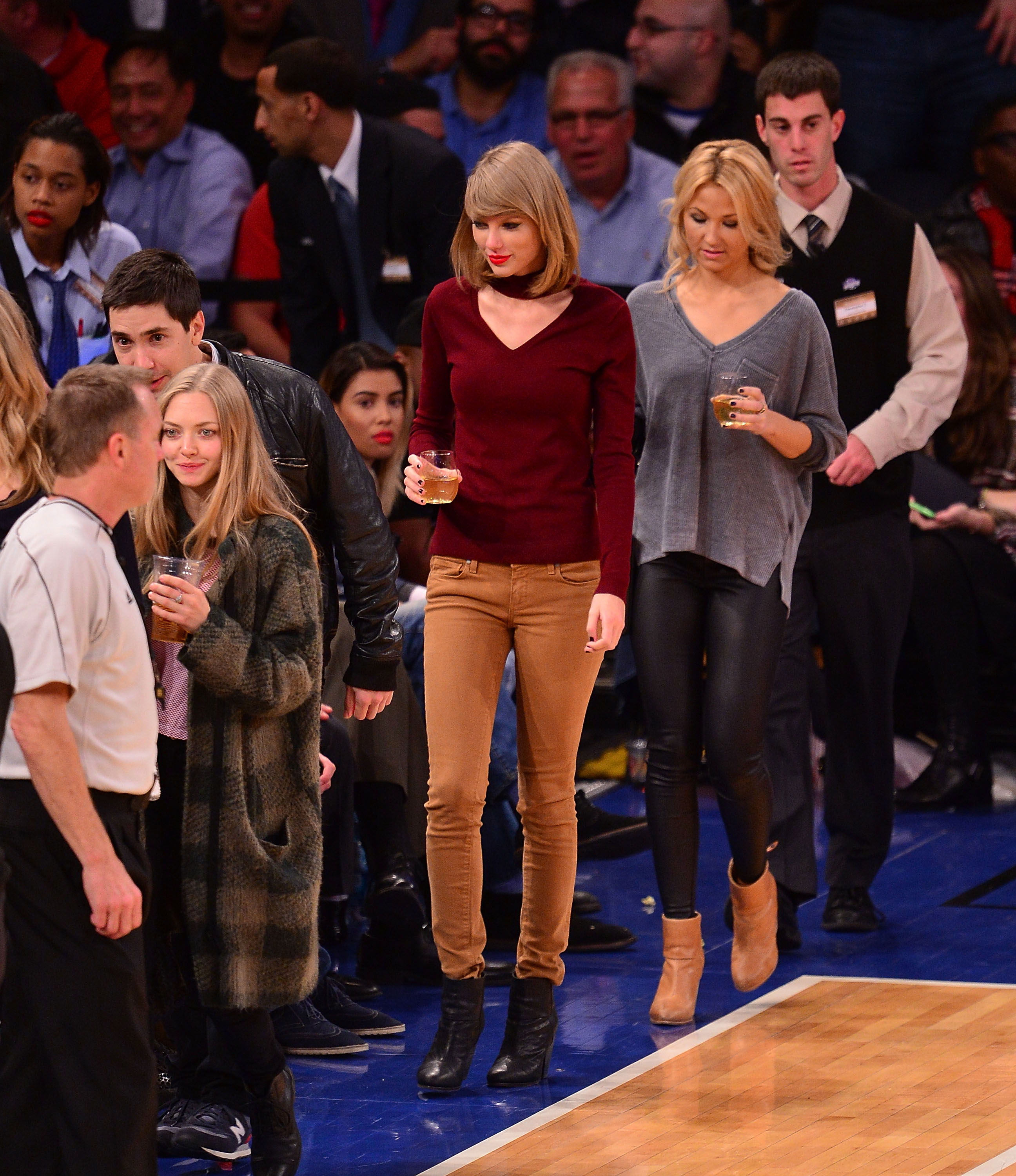 Taylor Swift's outfit at a Knicks game in 2014