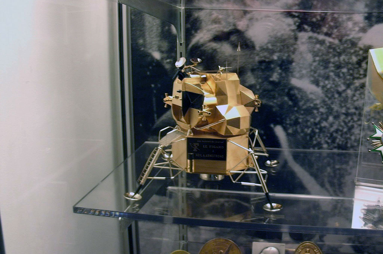 armstrong museum gold lunar module